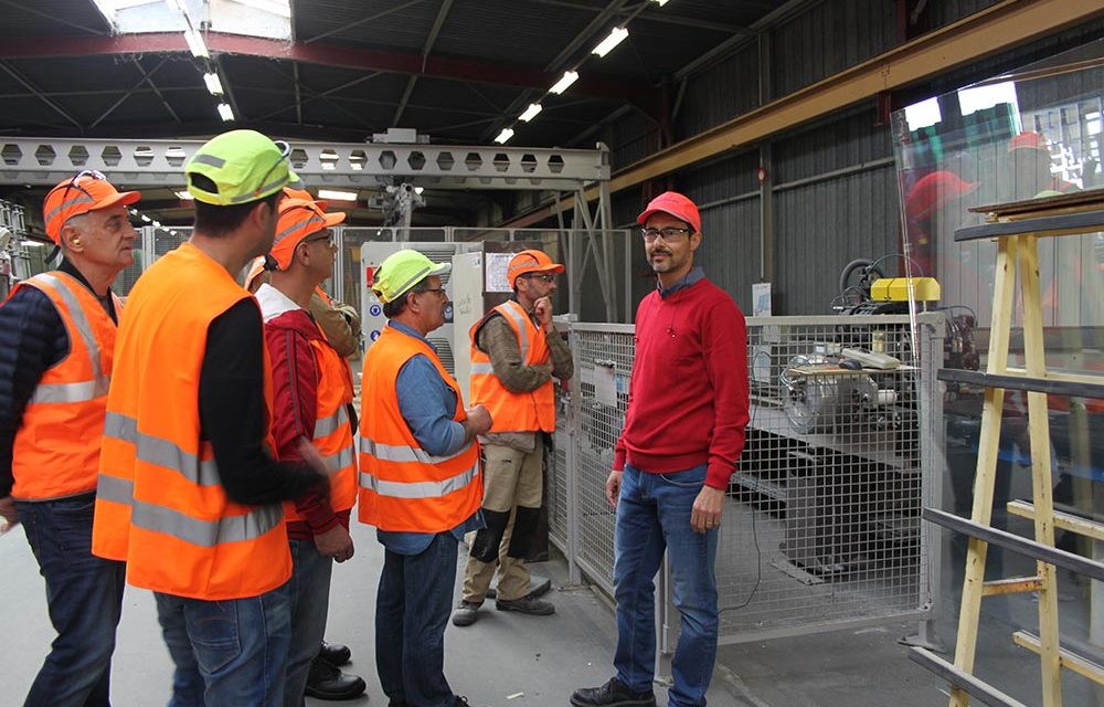 Visite de l’usine de fabrication de vitrages Glassolutions Saint-Gobain à Beaucaire, le 5 octobre 2017