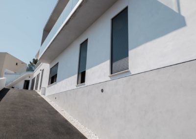 Menuiserie alu fenêtres alu et volets roulants alu maison construction neuve à Martigues